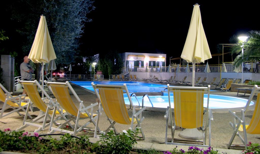 Villaggio Turistico Residence Delfino Vieste Exterior photo