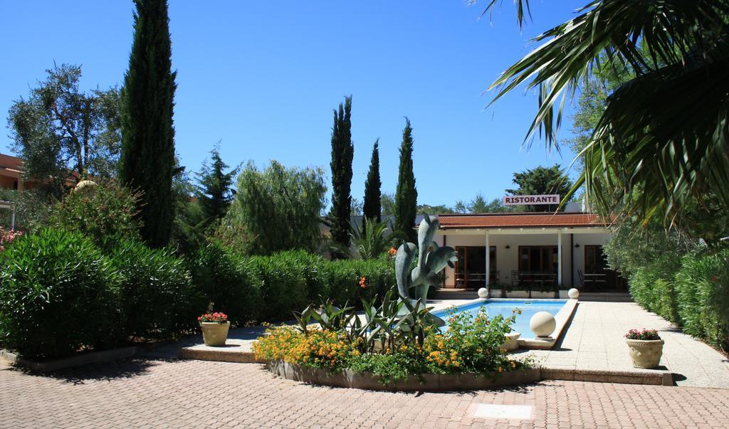 Villaggio Turistico Residence Delfino Vieste Exterior photo