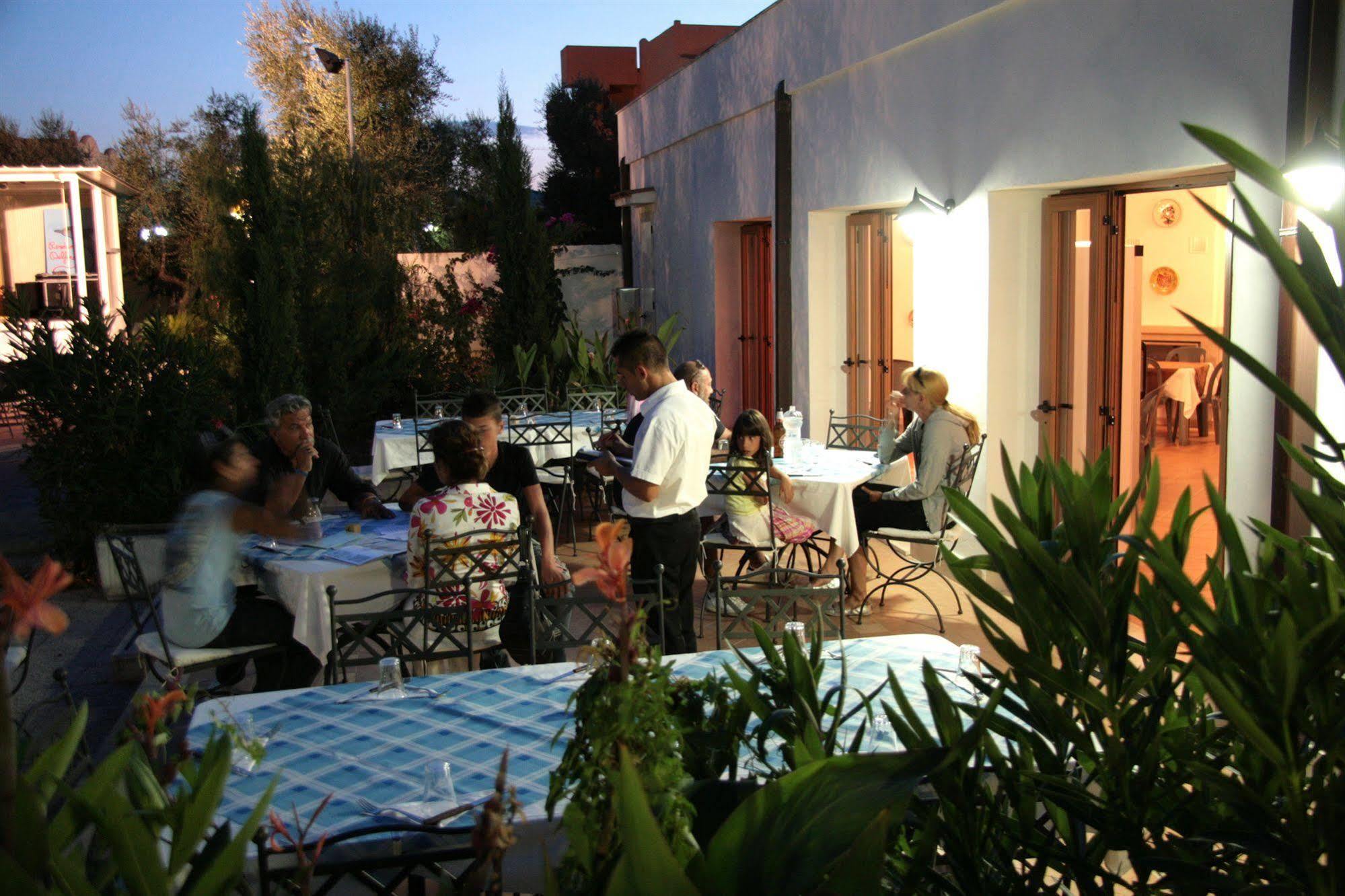 Villaggio Turistico Residence Delfino Vieste Exterior photo